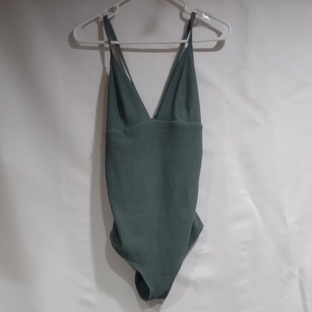 H&M BODYSUIT SAGE GREEN ADJUSTABLE STRAPS CLEAN LIKE NEW TEXTURED FABRIC SIZE M